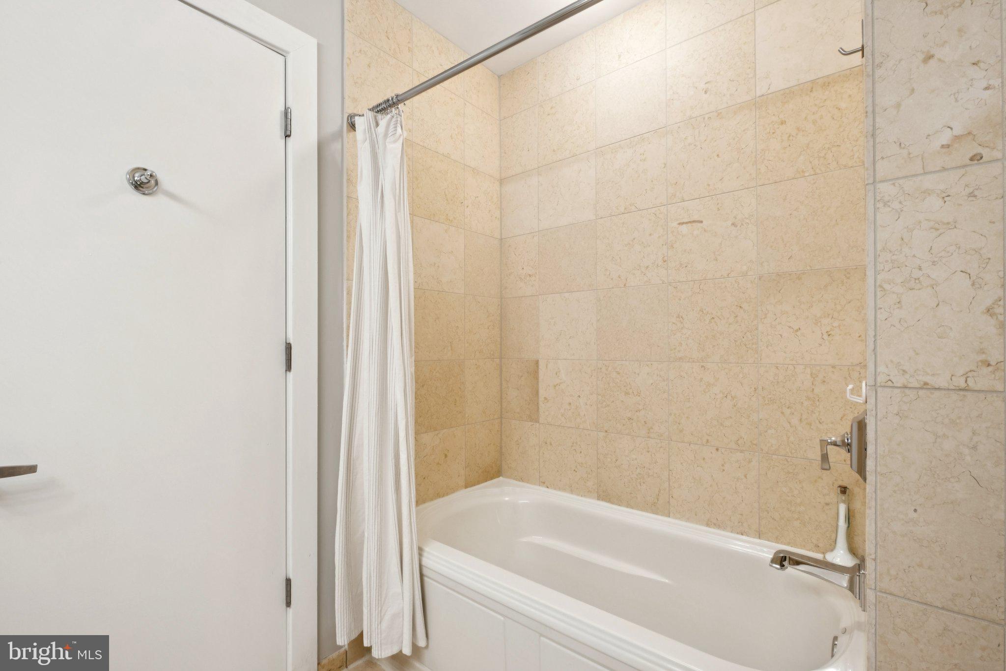 23 South 23rd Street, Unit 7D Philadelphia, PA 19103 - Photo 18 of 34