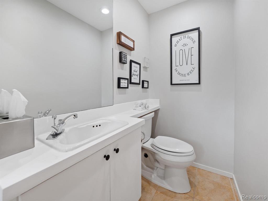 4252 Derry Road Bloomfield Hills, MI 48302 - Photo 34 of 36
