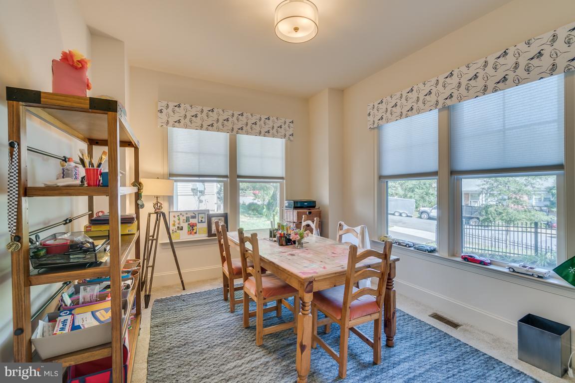 7127 Thrasher Road McLean, VA 22101 - Photo 17 of 46 Main level BR or office w/ Full En Suite Bathroom