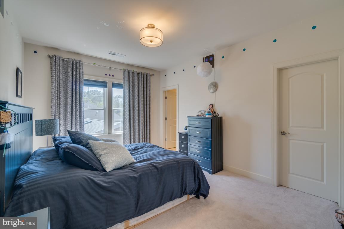 7127 Thrasher Road McLean, VA 22101 - Photo 27 of 46 Bedroom with En Suite Bathroom
