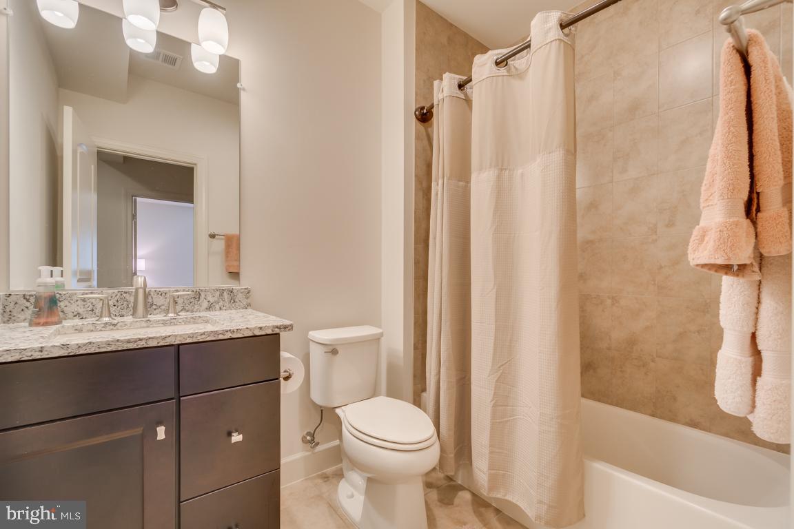 7127 Thrasher Road McLean, VA 22101 - Photo 34 of 46 Full En Suite Bathroom