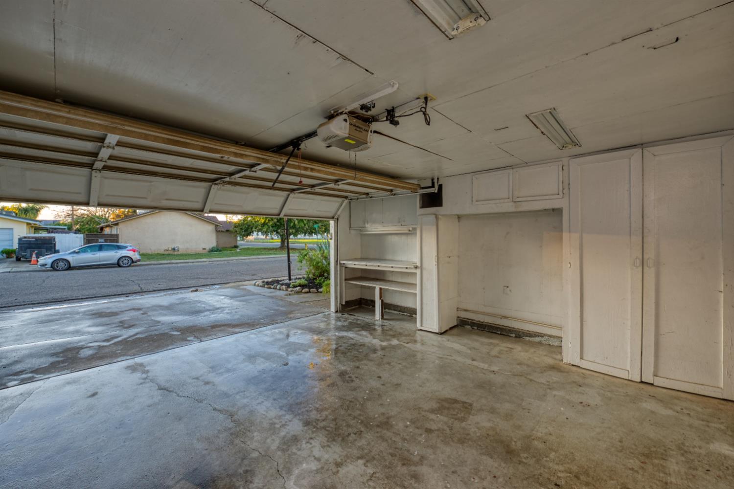 902 Waller Street Gustine, CA 95322 - Photo 27 of 32 a view of a garage