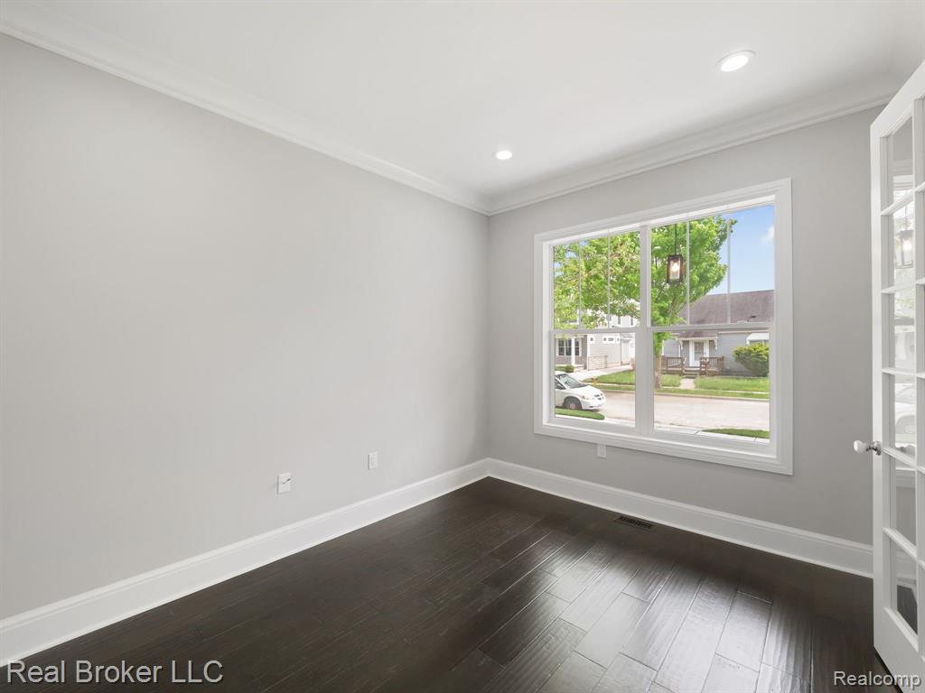 1695 Cole Street Birmingham, MI 48009 - Photo 12 of 39