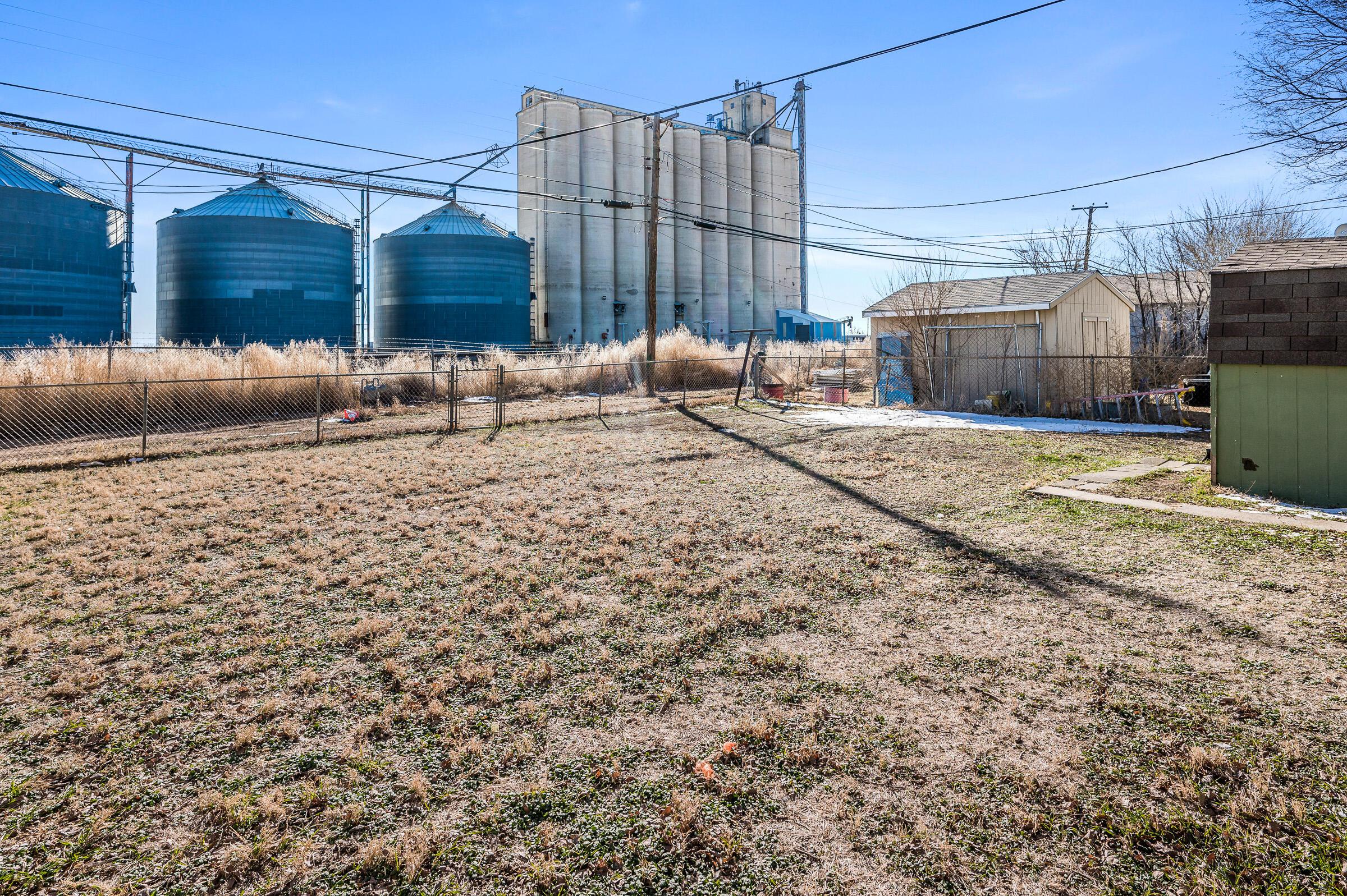 4317 South Polk Street Amarillo, TX 79110 - Photo 13 of 13 a backyard of a house