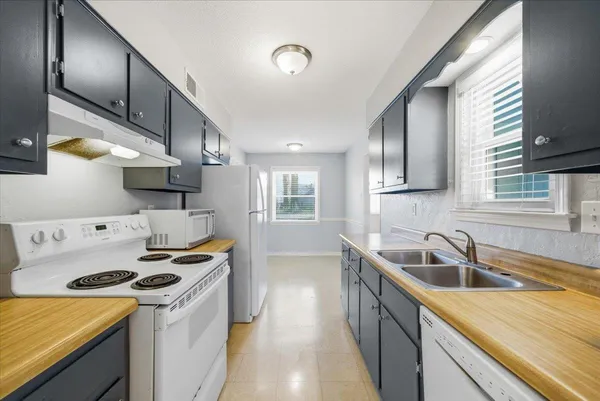 $269,900 | 3262 West Earhart Drive, Bartlett, TN 38134