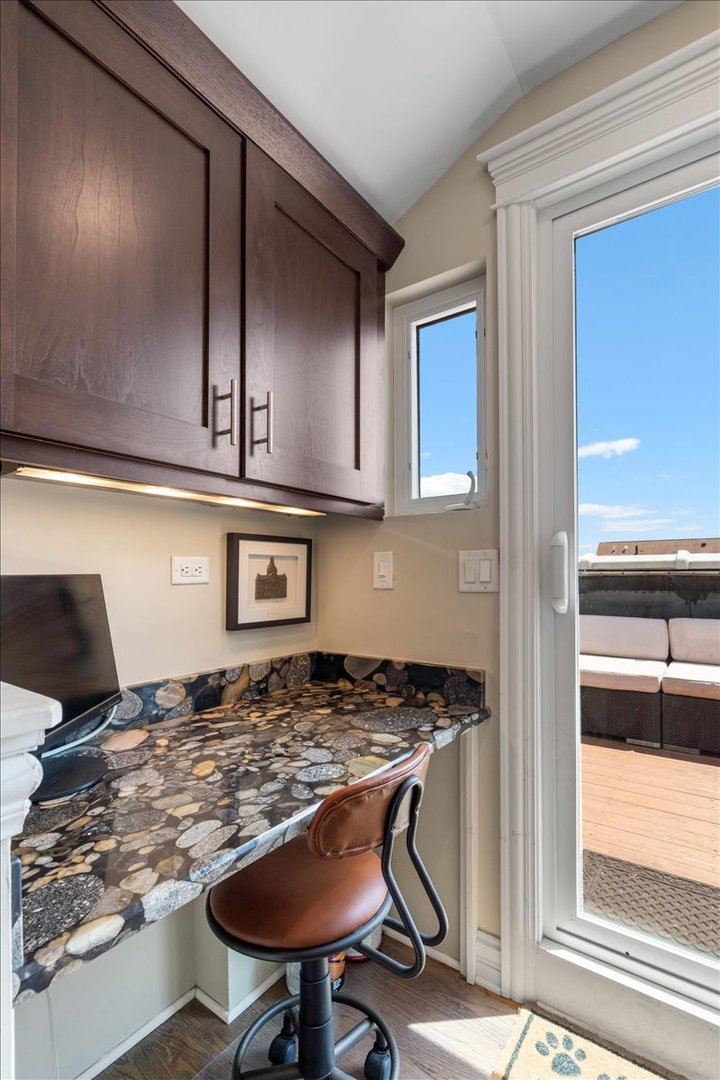 3302 North Racine Avenue, Unit 3 Chicago, IL 60657 - Photo 18 of 24