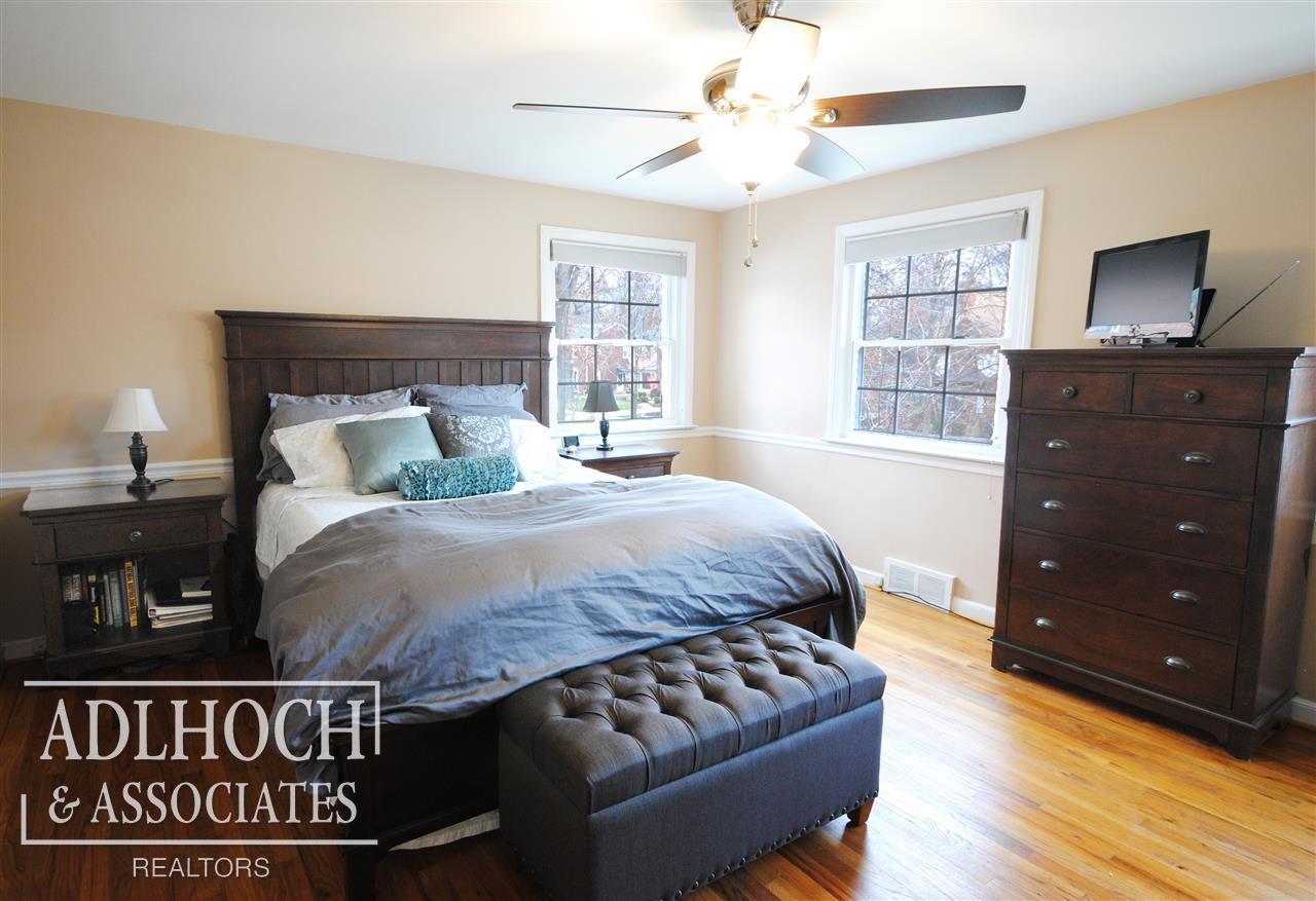 1677 Prestwick Road Grosse Pointe, MI 48236 - Photo 14 of 19 31314683-13.JPG