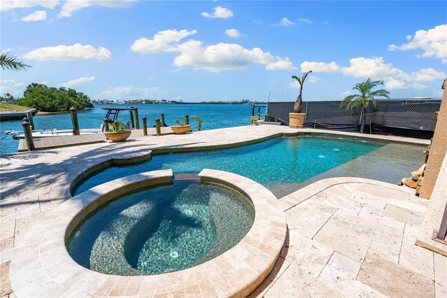 $8,250,000 | 290 North Washington Drive, Sarasota, FL 34236