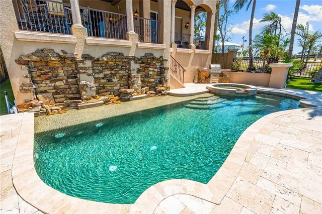 $8,250,000 | 290 North Washington Drive, Sarasota, FL 34236