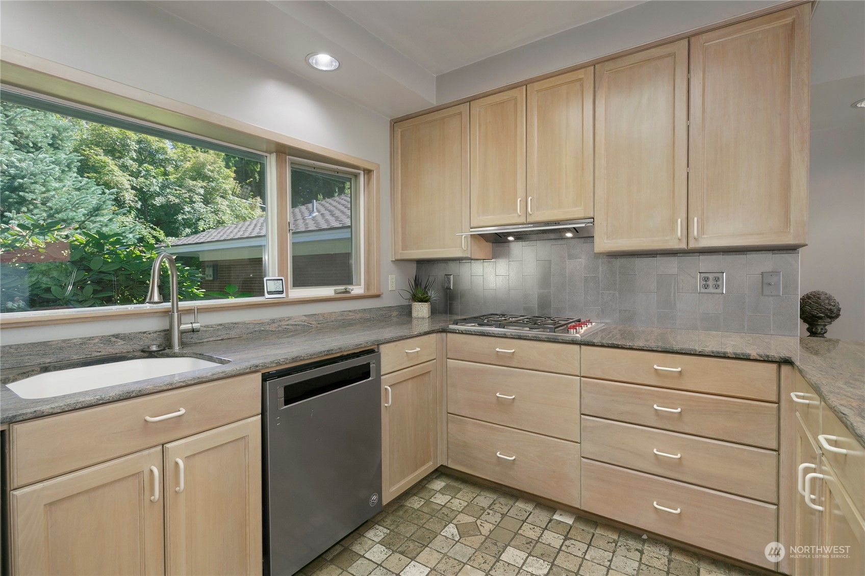 2202 West Chestnut Avenue Yakima, WA 98902 - Photo 13 of 39