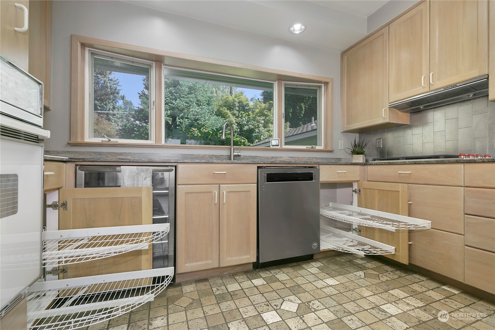 2202 West Chestnut Avenue Yakima, WA 98902 - Photo 15 of 39