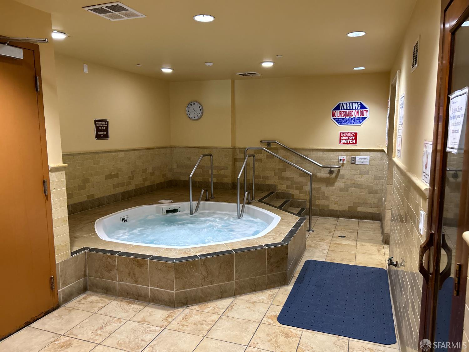 175 Red Rock Way, Unit 101K San Francisco, CA 94131 - Photo 24 of 25 a room with table and couch