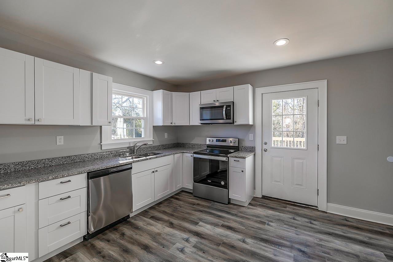 204 Sumter Street Anderson, SC 29621 - Photo 4 of 20