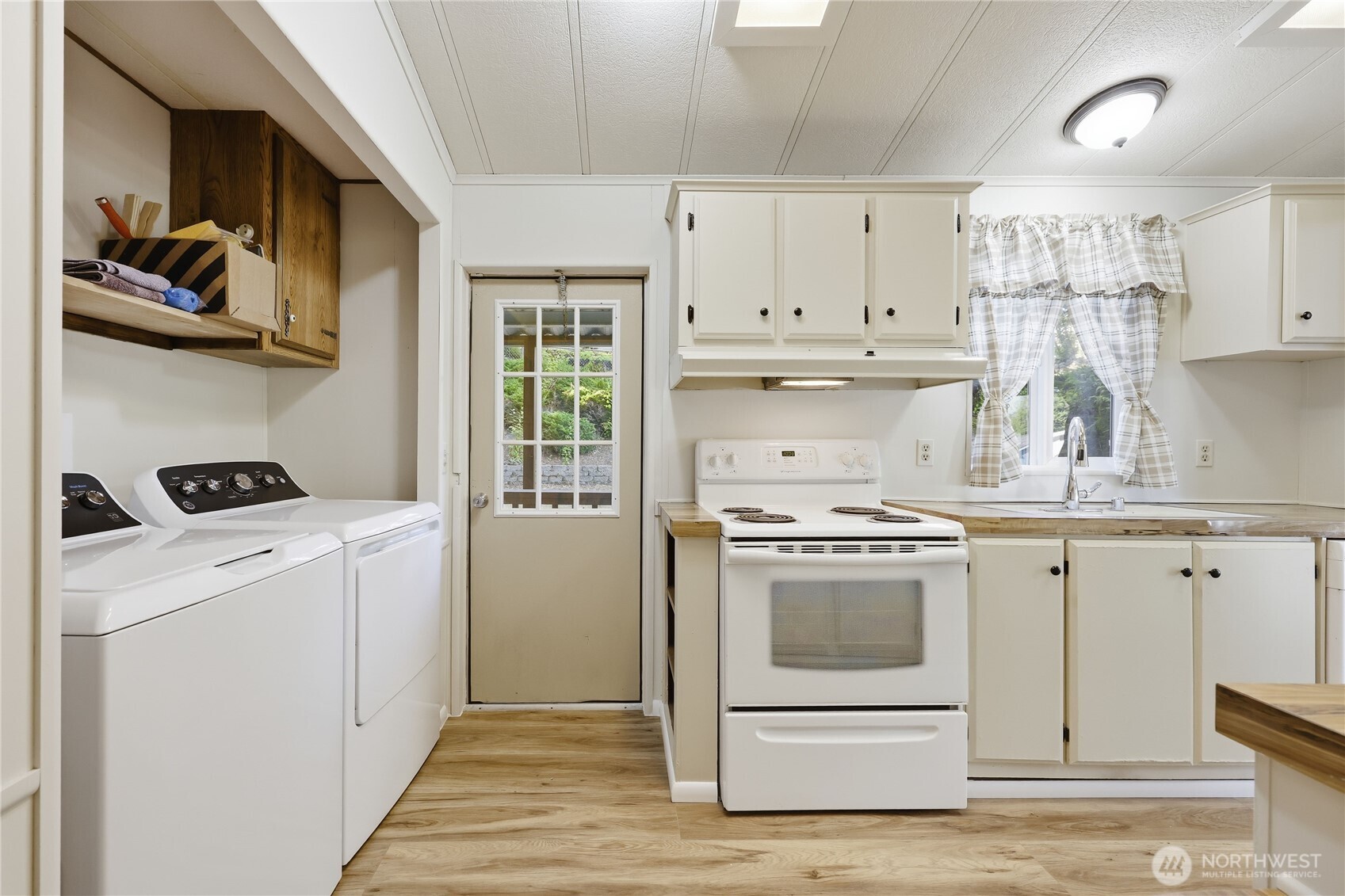 600 Northeast Lincoln Road, Unit 9 Poulsbo, WA 98370 - Photo 8 of 15 Gallery Image 8