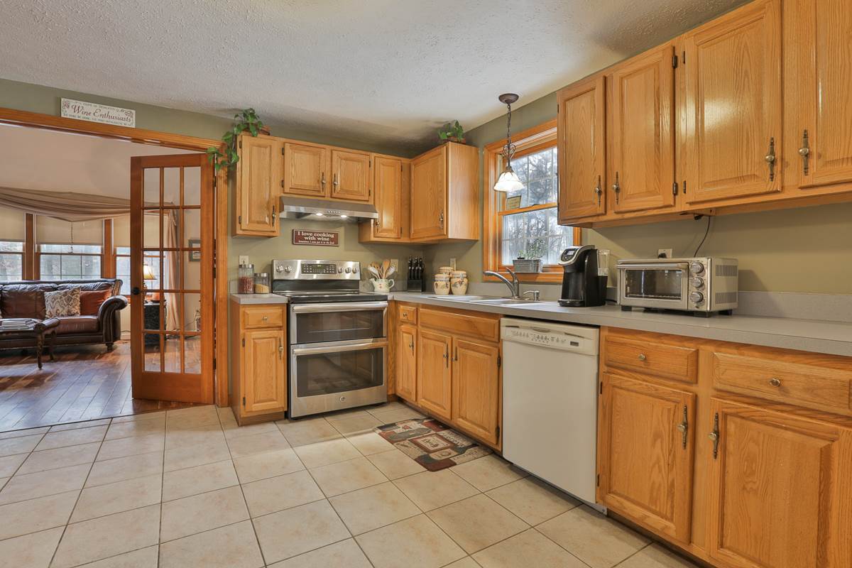 8 Rider Lane Derry, NH 03038 - Photo 11 of 29 Gallery Image 11