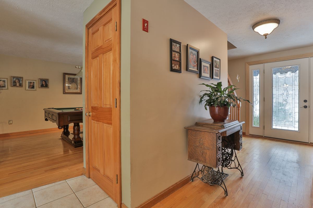 8 Rider Lane Derry, NH 03038 - Photo 4 of 29 Gallery Image 4