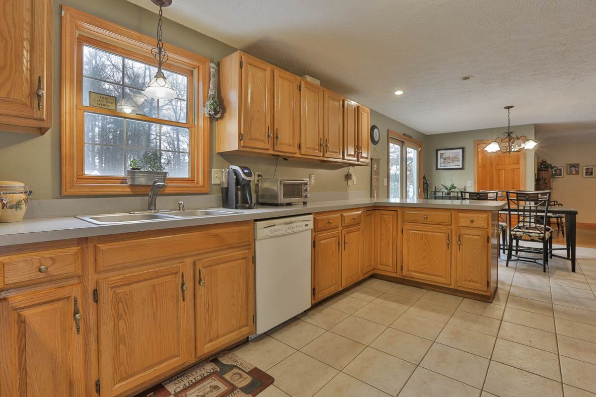 8 Rider Lane Derry, NH 03038 - Photo 10 of 29 Gallery Image 10