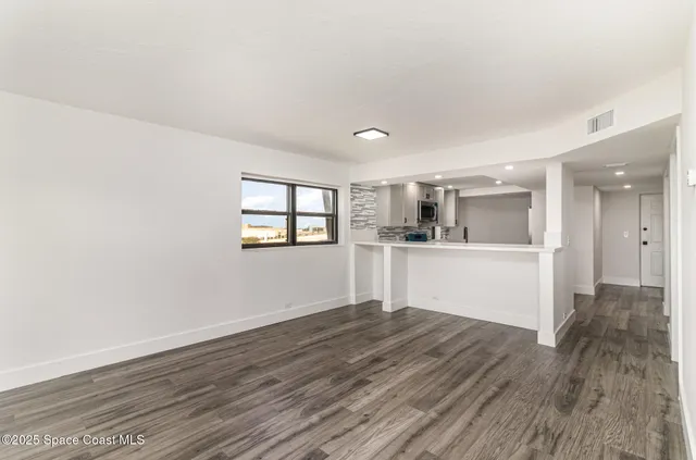 $3,000 | 85 South Atlantic Avenue, Unit 306, Cocoa Beach, FL 32931