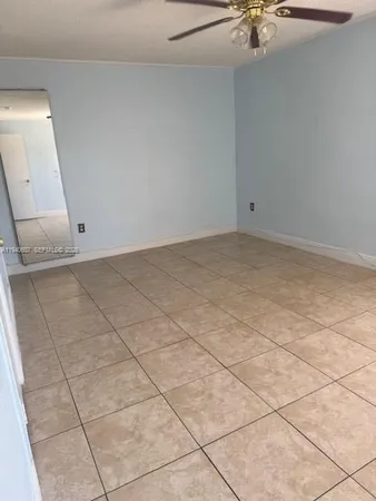 a view of entryway with window