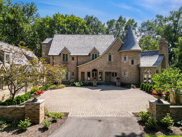 $3,600,000 | 285 West Westminster Avenue, Lake Forest, IL 60045