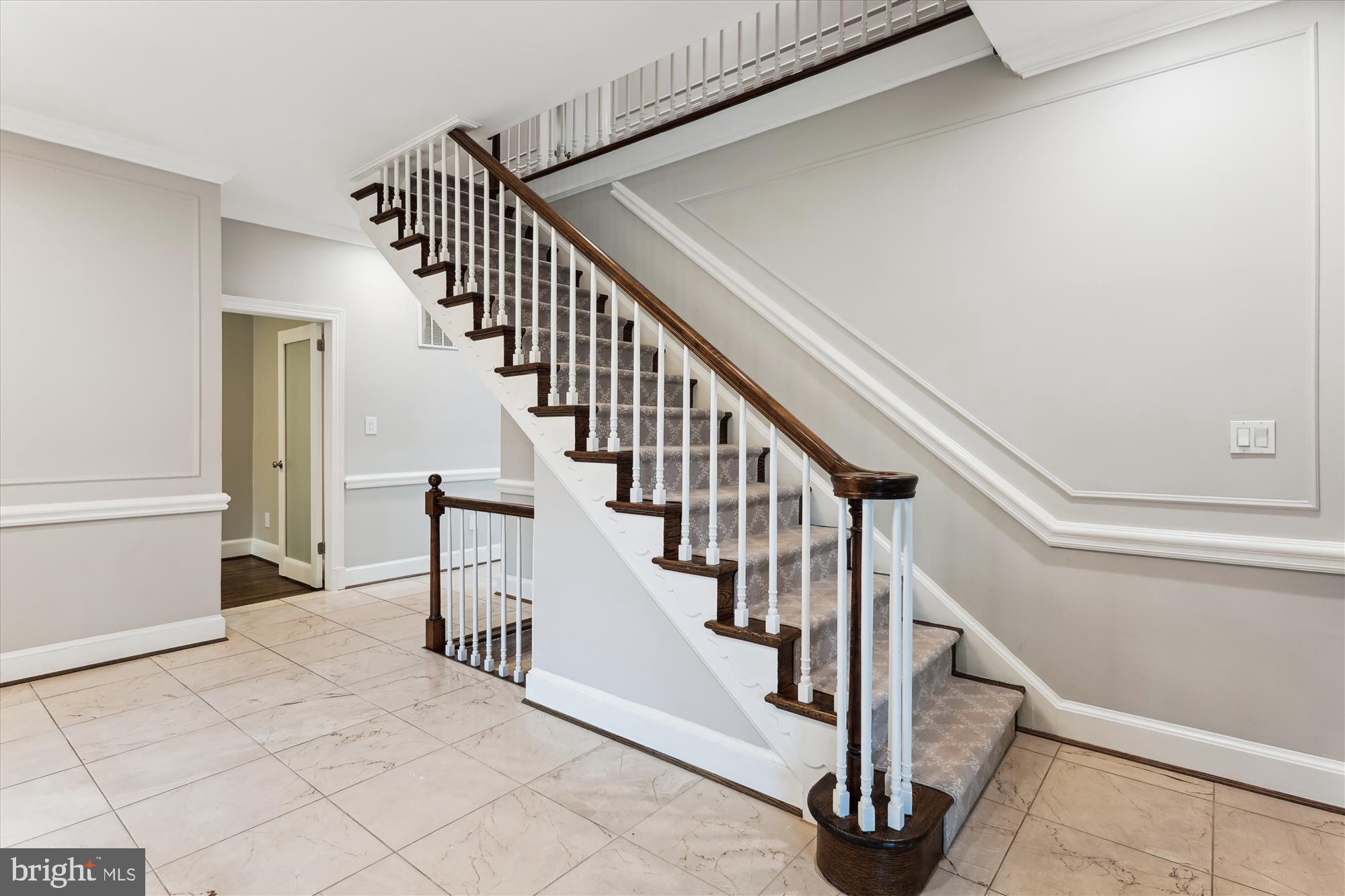 9801 Hall Road Potomac, MD 20854 - Photo 4 of 79 a view of entryway
