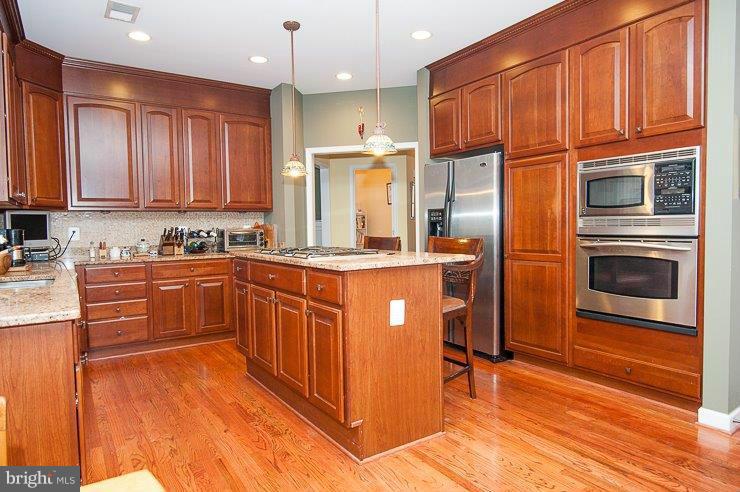 2181 South Glebe Road Arlington, VA 22206 - Photo 11 of 30 Kitchen