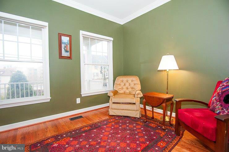 2181 South Glebe Road Arlington, VA 22206 - Photo 14 of 30 Living Room