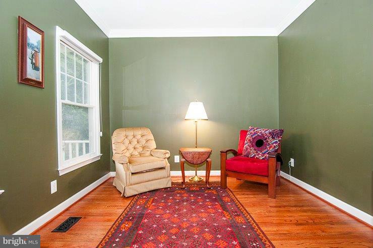 2181 South Glebe Road Arlington, VA 22206 - Photo 15 of 30 Living Room