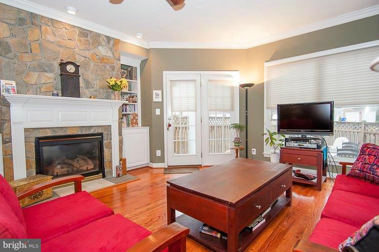 2181 South Glebe Road Arlington, VA 22206 - Photo 17 of 30 Family Room