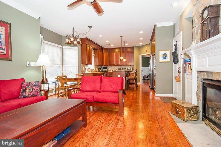 2181 South Glebe Road Arlington, VA 22206 - Photo 18 of 30 Family Room