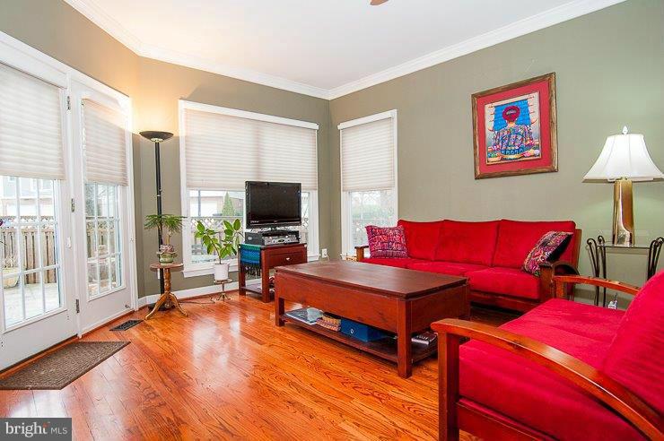 2181 South Glebe Road Arlington, VA 22206 - Photo 20 of 30 Family Room