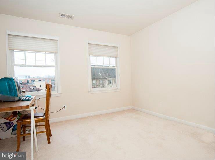 2181 South Glebe Road Arlington, VA 22206 - Photo 24 of 30 Bedroom