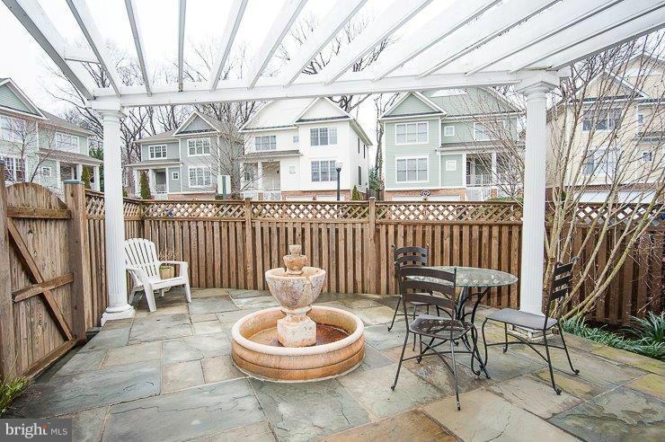 2181 South Glebe Road Arlington, VA 22206 - Photo 30 of 30 Exterior (Rear)