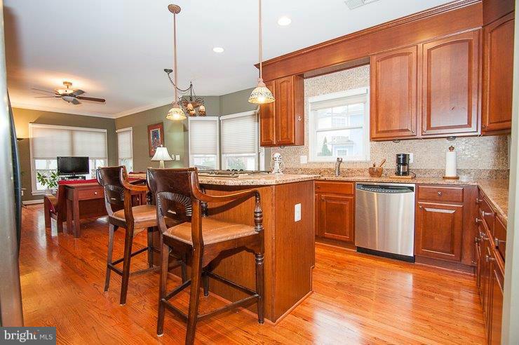 2181 South Glebe Road Arlington, VA 22206 - Photo 10 of 30 Kitchen