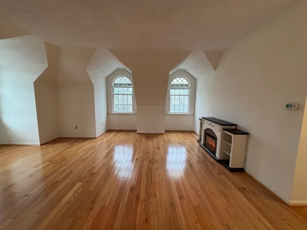 $2,695 | 600 Washington Street, Unit 7, Wellesley, MA 02482