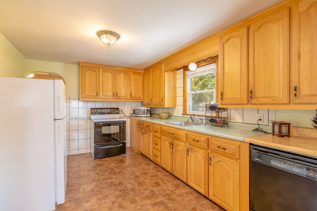 8 Matthews Road Southwick, MA 01077 - Photo 6 of 26 Gallery Image 6