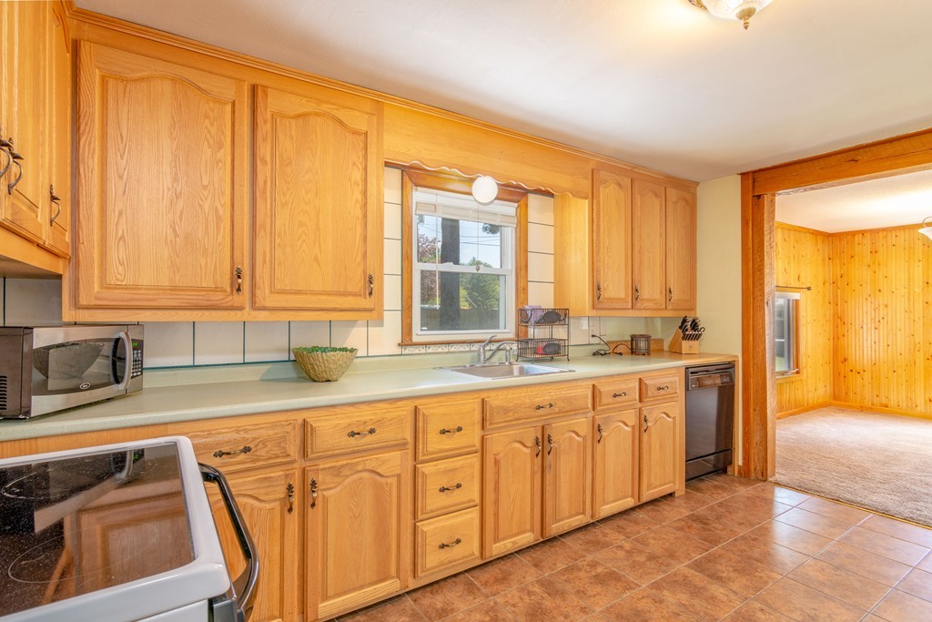 8 Matthews Road Southwick, MA 01077 - Photo 7 of 26 Gallery Image 7