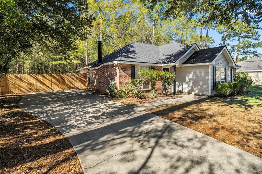 112 Beau Chenes Drive Slidell, LA 70460 - Photo 2 of 20