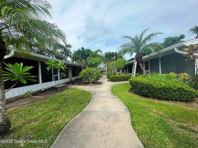 a view of a house with a yard and plants