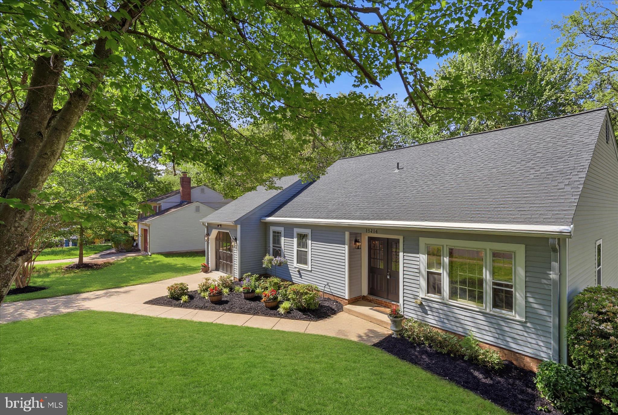 12014 Trossack Road Herndon, VA 20170 - Photo 4 of 29 Gallery Image 4