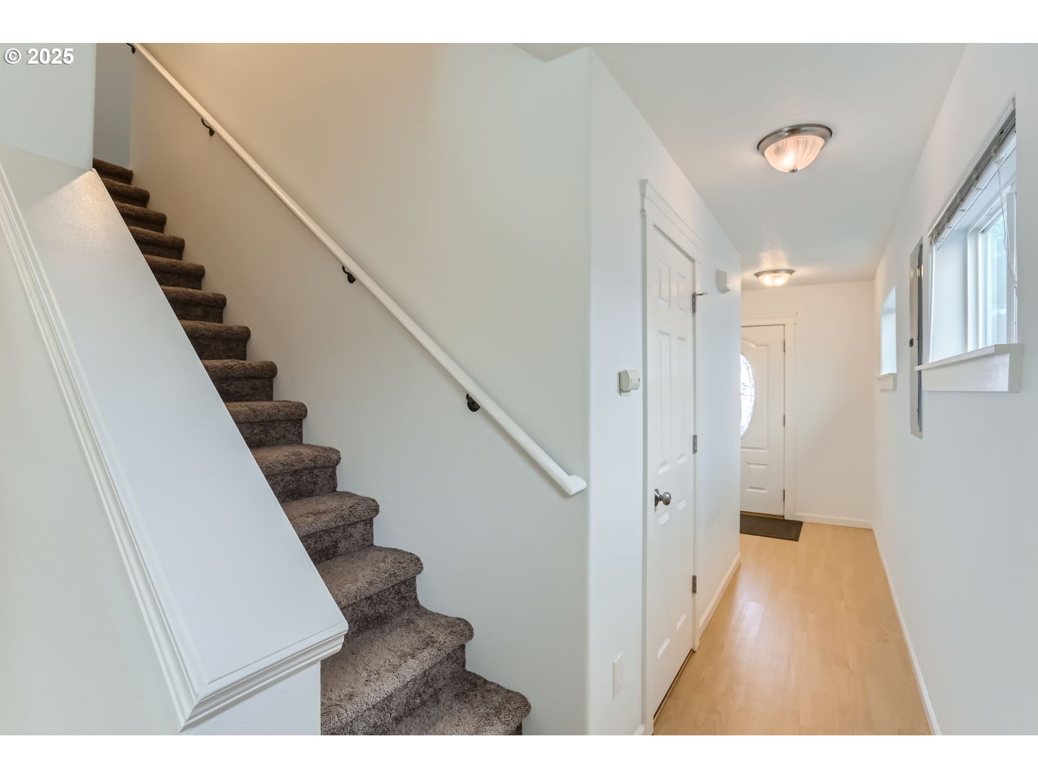 679 Southeast 148th Avenue Portland, OR 97233 - Photo 5 of 27 Entrance/Foyer
