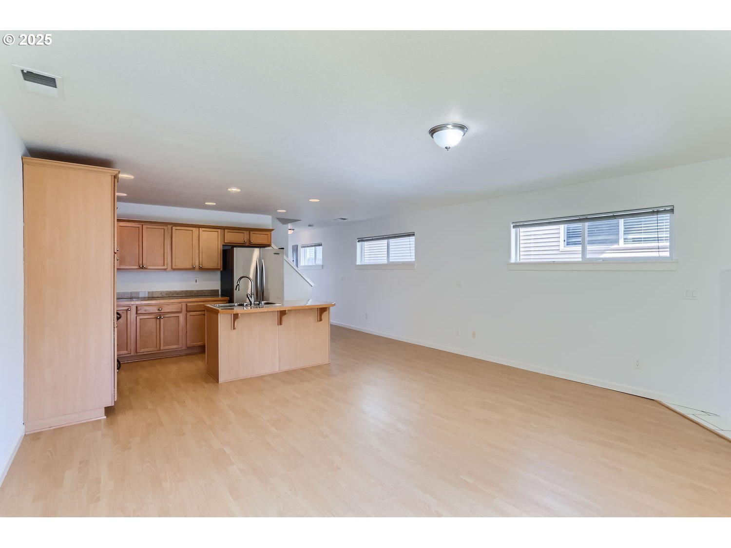 679 Southeast 148th Avenue Portland, OR 97233 - Photo 7 of 27 Living Room/Dining Room