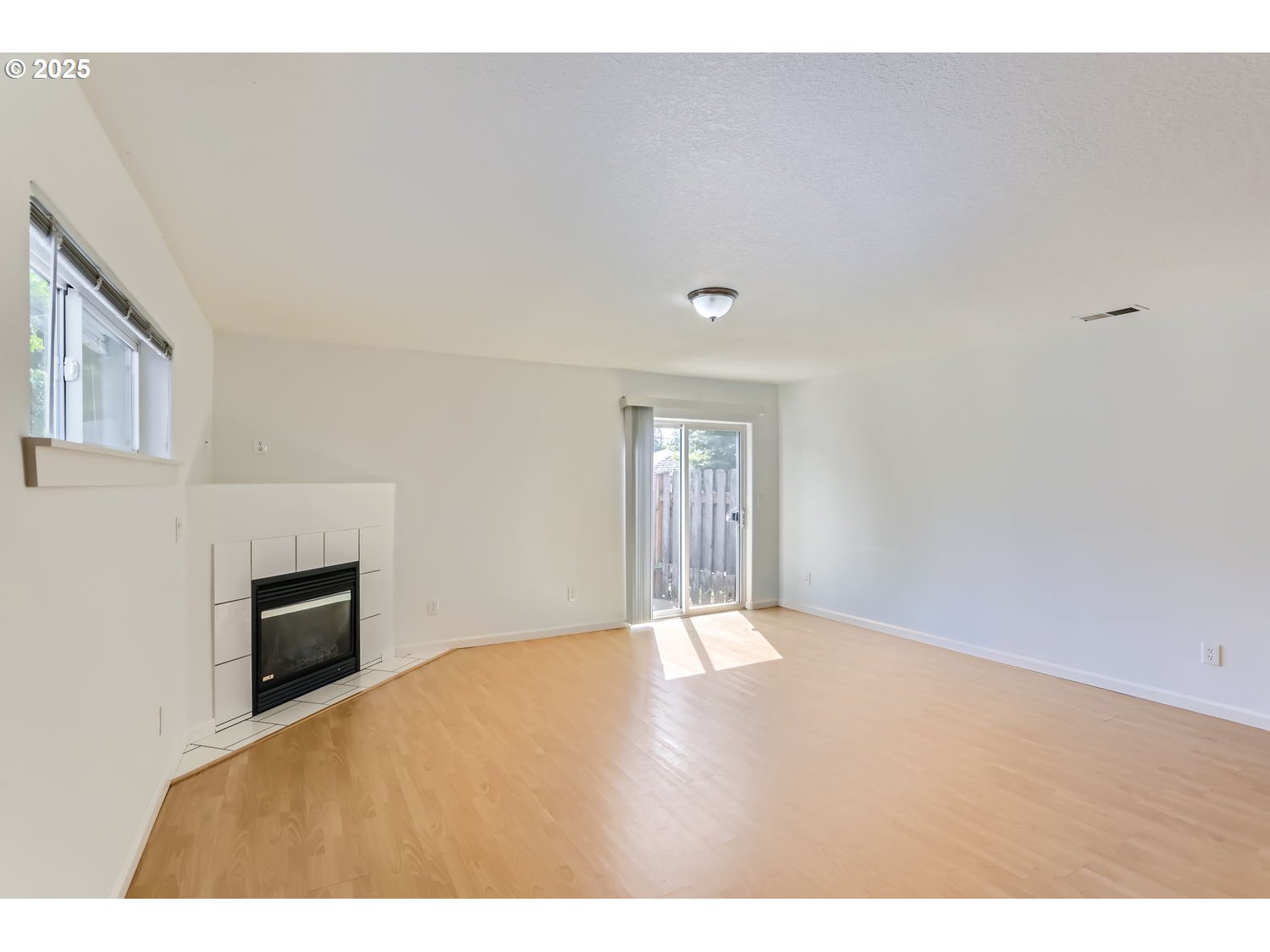 679 Southeast 148th Avenue Portland, OR 97233 - Photo 9 of 27 Fireplace Gas