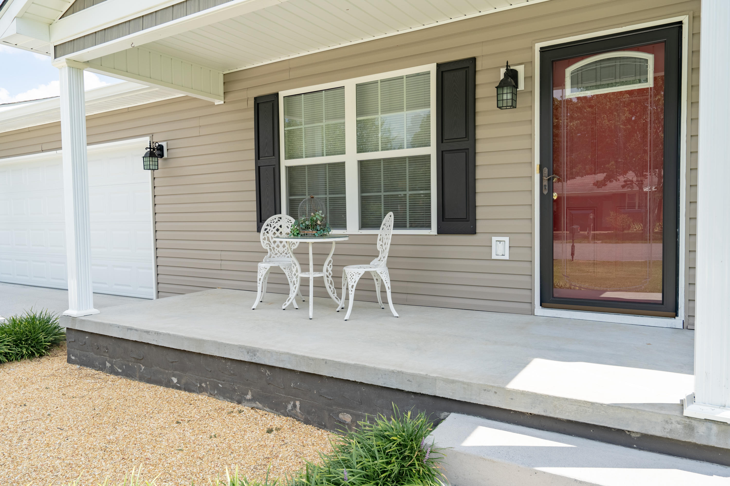 36 Hillsboro Road Rossville, GA 30741 - Photo 2 of 19 front porch
