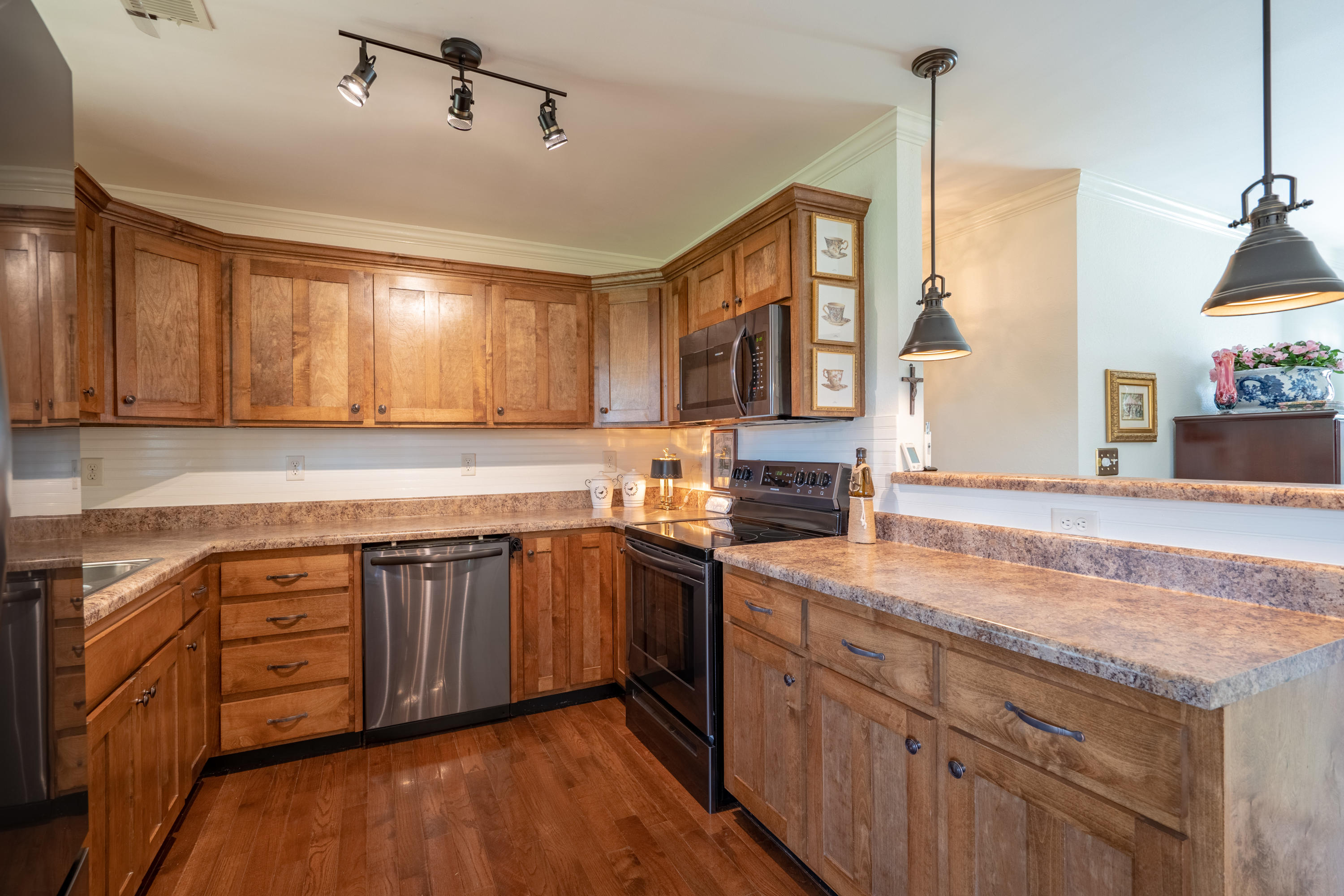 36 Hillsboro Road Rossville, GA 30741 - Photo 8 of 19 kitchen bar