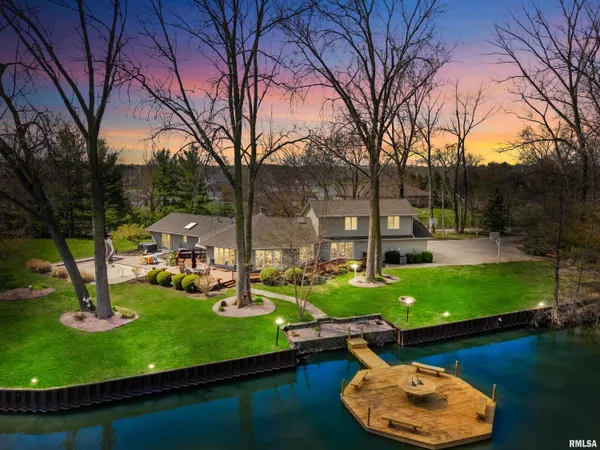 $1,100,000 | 1806 South 14th Street, Pekin, IL 61554