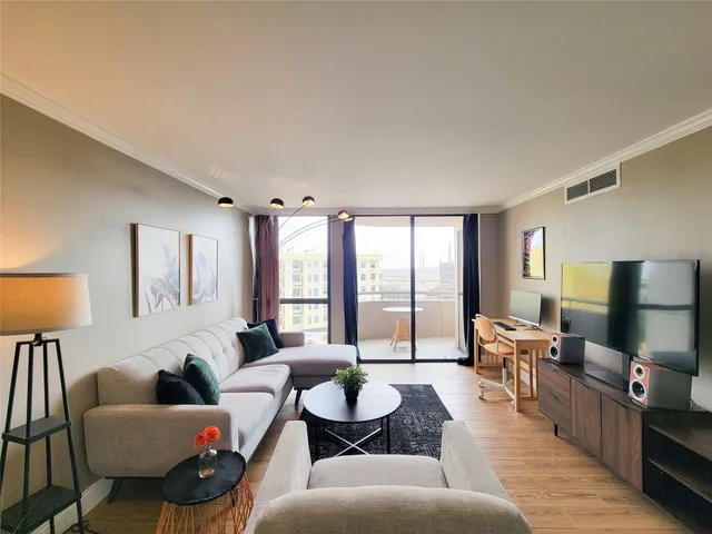 $1,800 | 3525 Sage Road, Unit 908, Houston, TX 77056