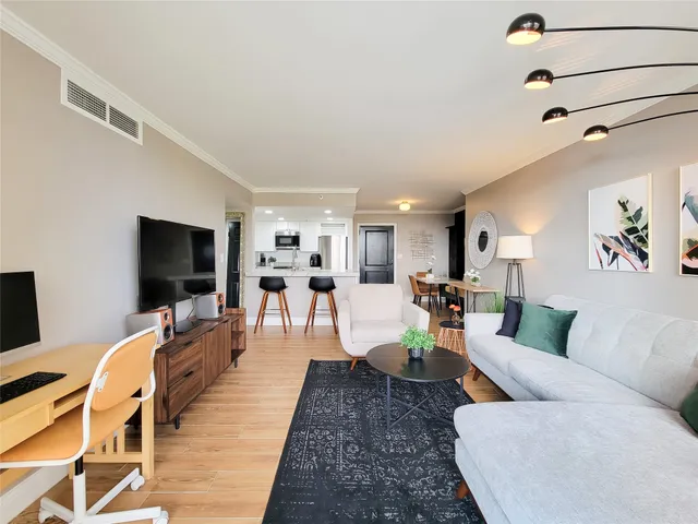 $1,800 | 3525 Sage Road, Unit 908, Houston, TX 77056