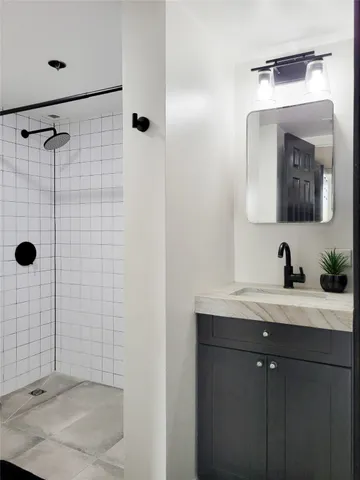 $1,800 | 3525 Sage Road, Unit 908, Houston, TX 77056