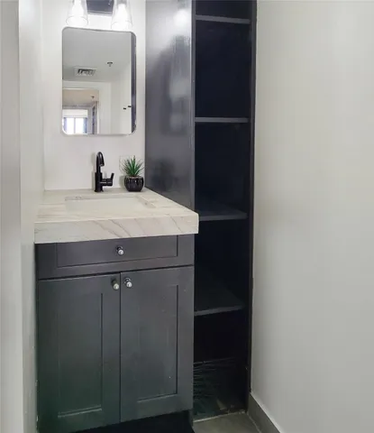 $1,800 | 3525 Sage Road, Unit 908, Houston, TX 77056